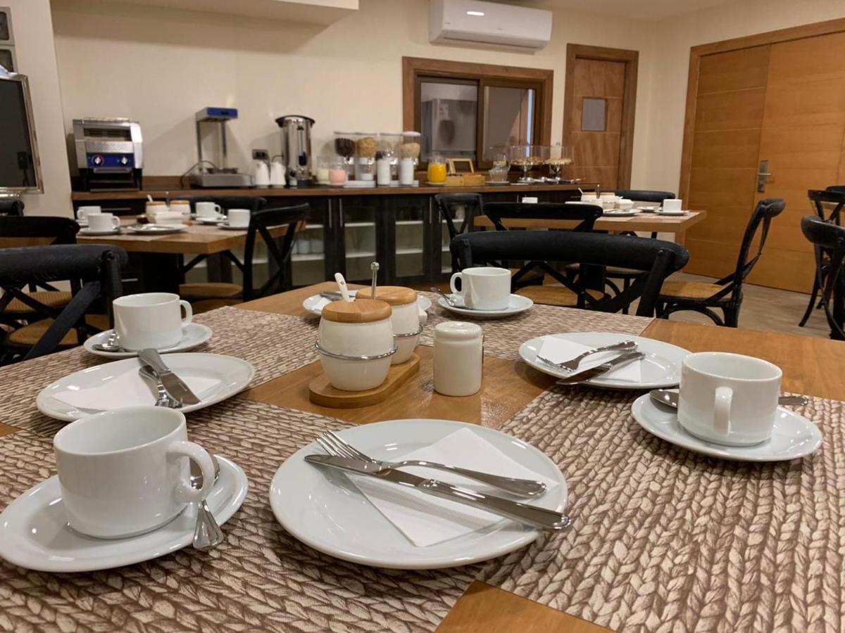 Entre Cumbres Apart Hotel Coyhaique Eksteriør bilde